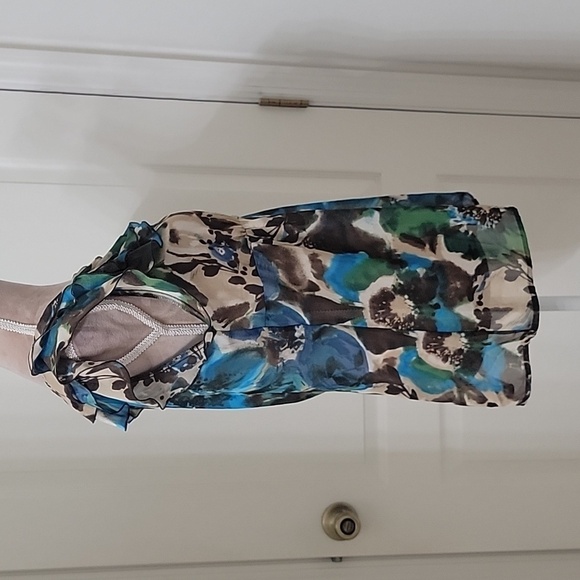 a.n.a. Size M Semi-sheer Ruffle Sleeve Blouse, 1/2 Button Front, Gorgeous! - Picture 5 of 12